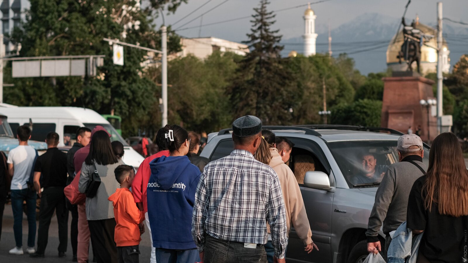 Қала маңындағы ауылдардан Алматыға барып-қайтудың әлегі 