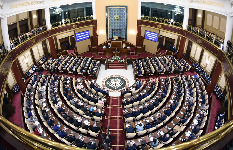 Создание парламентской оппозиции одобрил мажилис
