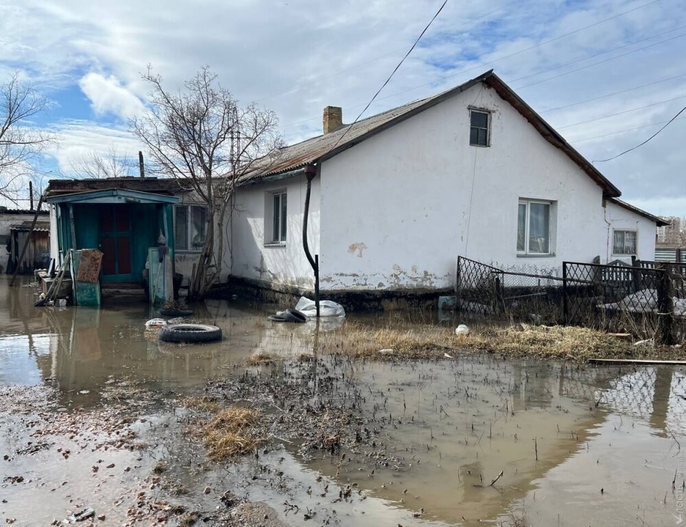 Кыргызстан направит гуманитарную помощь Казахстану в связи с паводками 