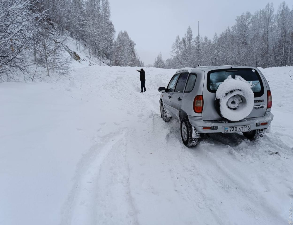 Более 120 участков дорог закрыто в Казахстане из-за погодных условий
