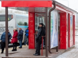 Полицейские ищут вандалов, повредивших теплую остановку в Астане