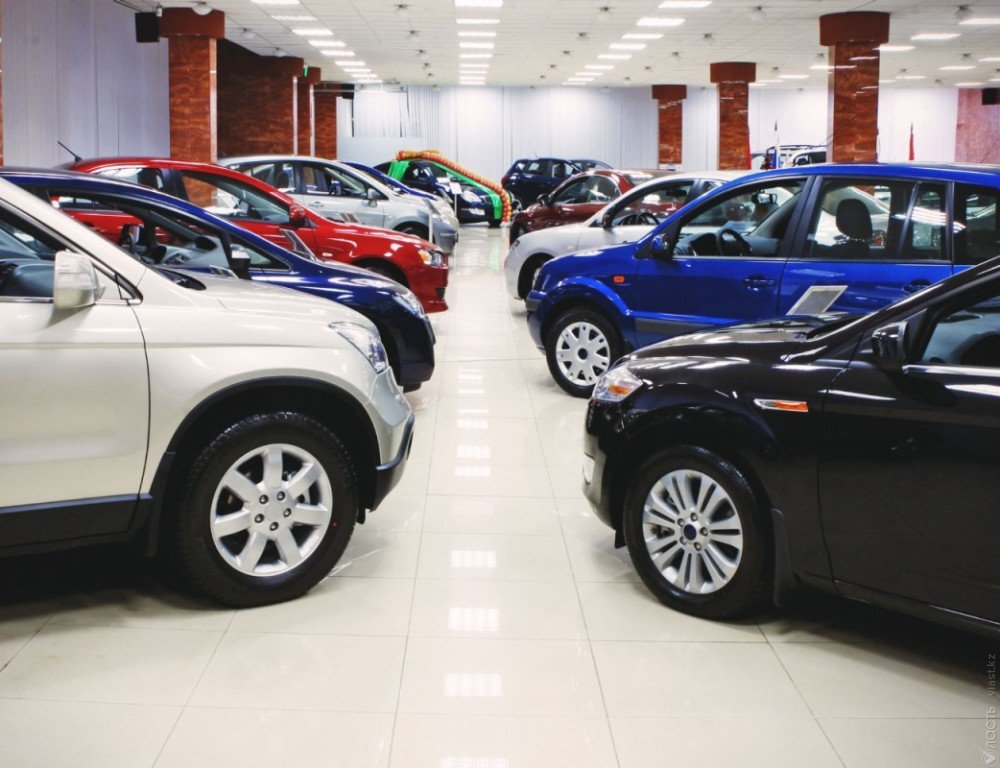 Продажи новых автомобилей в феврале снизились на 21,7% по сравнению с прошлым годом