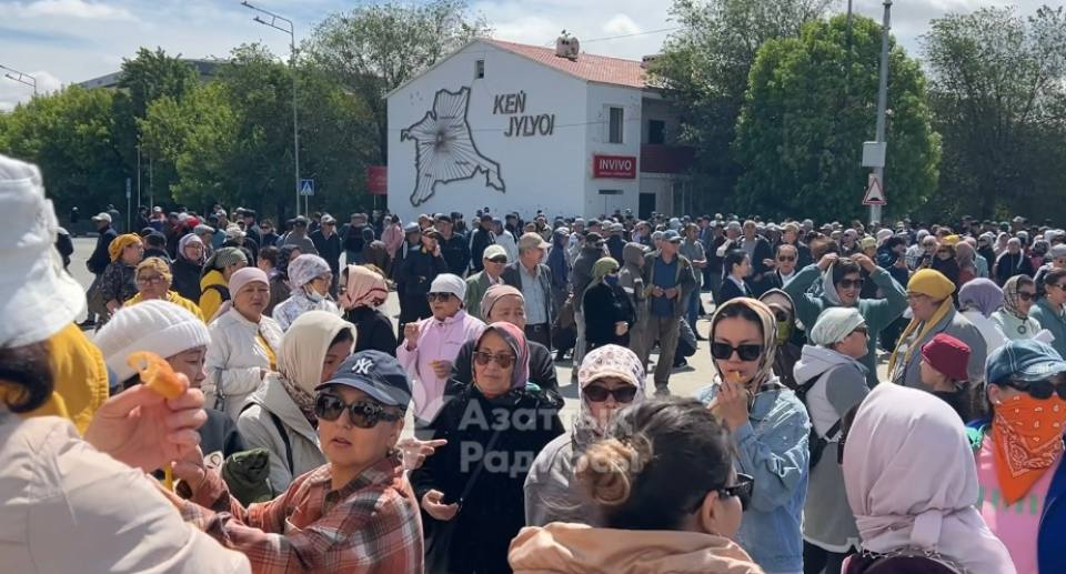 
Протестующие жители Кульсары требуют, чтобы к ним приехал Токаев