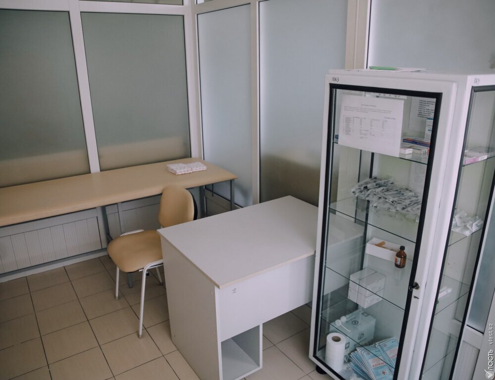 В Казахстане планируют вакцинировать от коклюша подростков 16 лет и беременных женщин