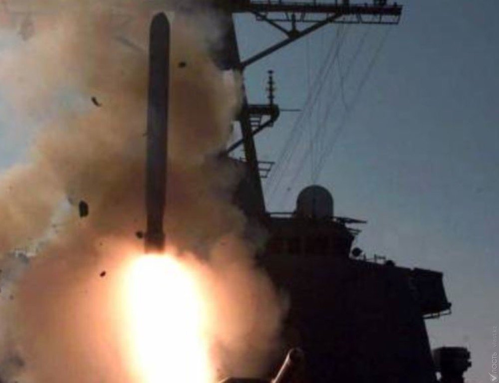США атаковали сирийскую правительственную авиабазу крылатыми ракетами
