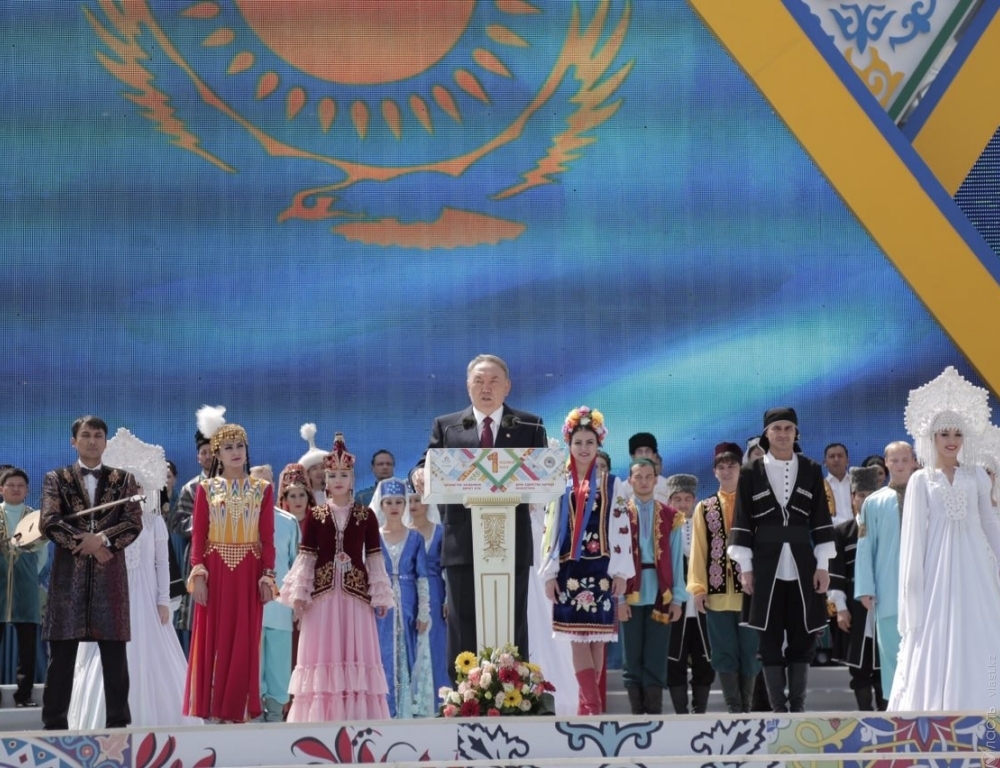 «Каждый человек чувствует себя свободным»: Назарбаев поздравил казахстанцев с Днем единства