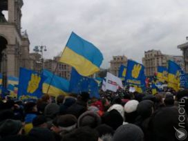 «Я ТУТ НЕ ЗА ГРОШI!»: Евромайдан митингует образцово цивилизованно