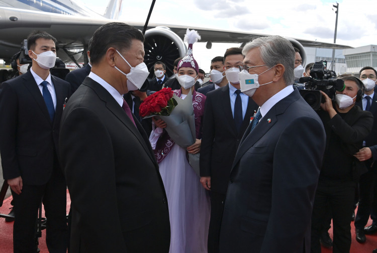 Си Цзиньпин прибыл в Казахстан
