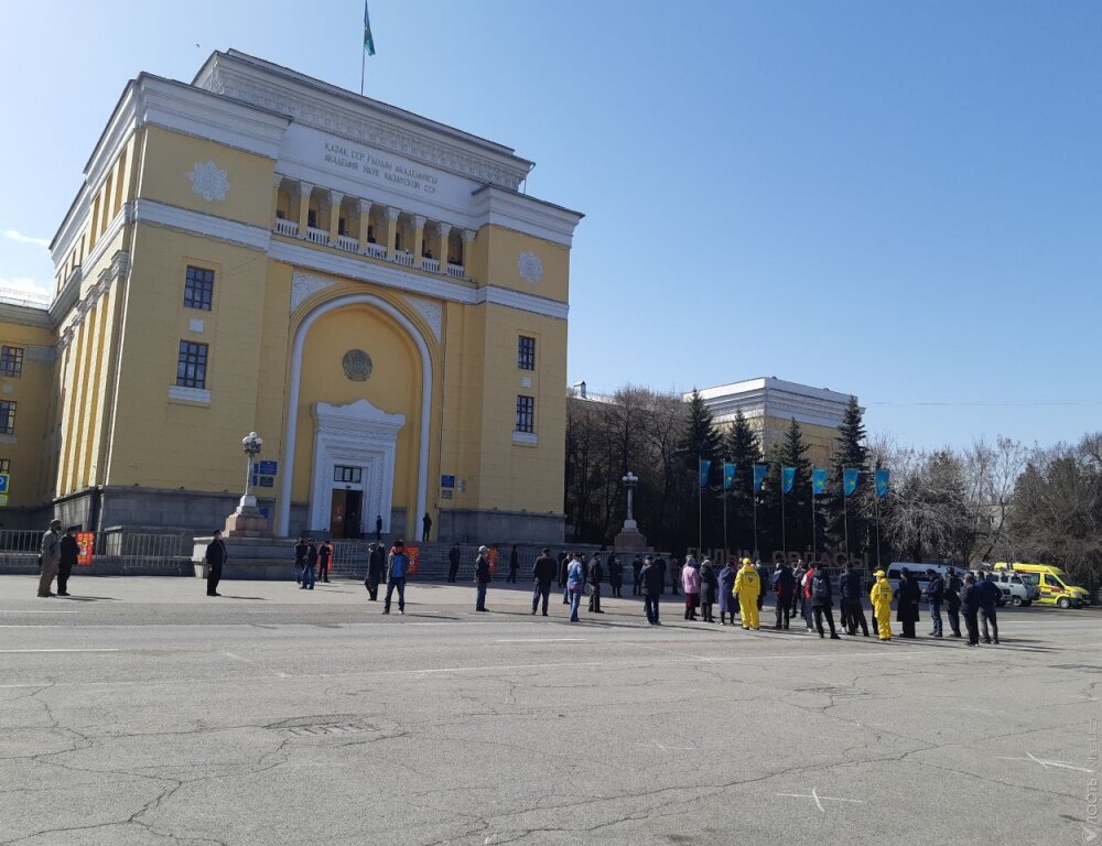 В Алматы полиция задержала нескольких сторонников Демпартии перед началом санкционированного митинга