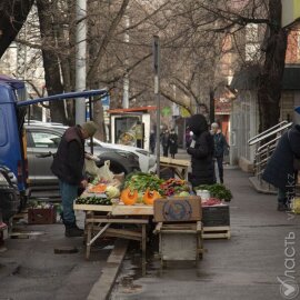 Более 60% казахстанцев опасаются ухудшения уровня жизни из-за повышения НДС, показал опрос Demoscope 