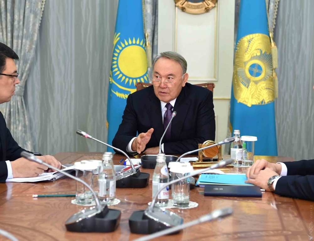 Назарбаев поручил увеличить добычу и переработку нефти