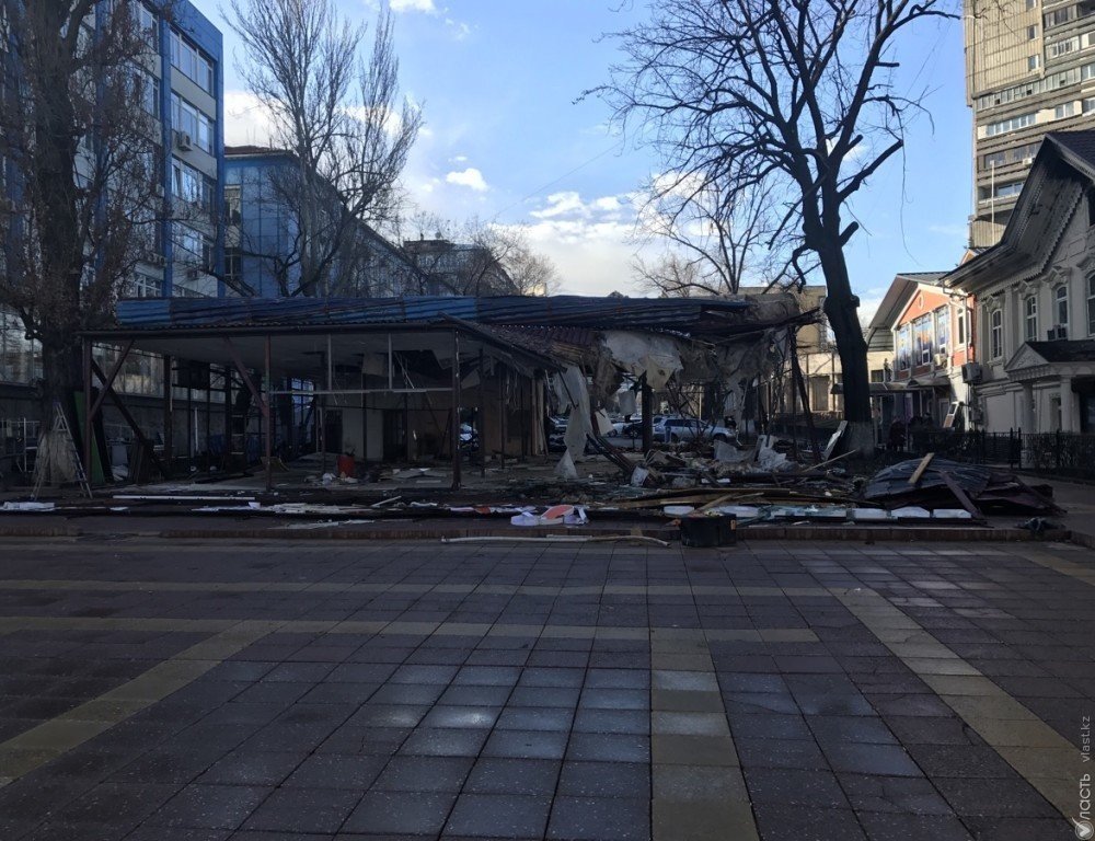 В Алматы с начала года демонтировали 1300 торговых ларьков