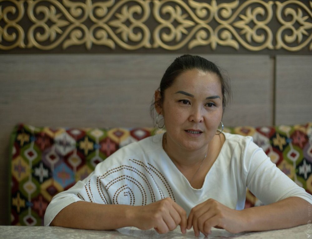 Этническая казашка из Китая Кайша Акан получила статус беженки в Казахстане 