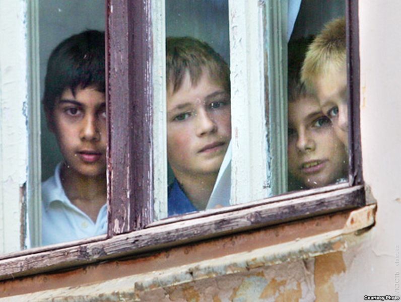Количество детей-сирот в Казахстане за пять лет сократилось почти на 9 тысяч человек