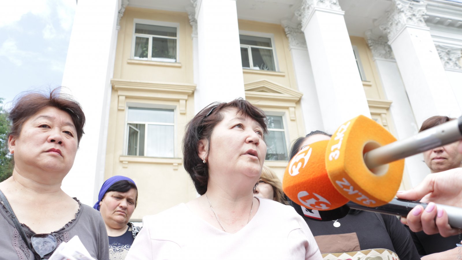Цветочницы Алматы: «Два года люди в страшной депрессии»