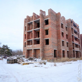 В Астане сносят незаконно строящийся жилой комплекс 