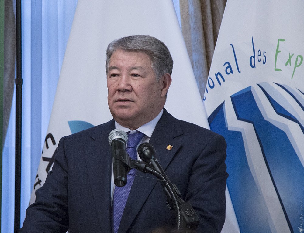 Назарбаев присвоил Есимову звание героя труда 