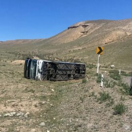 В Алматинской области перевернулся автобус с туристами