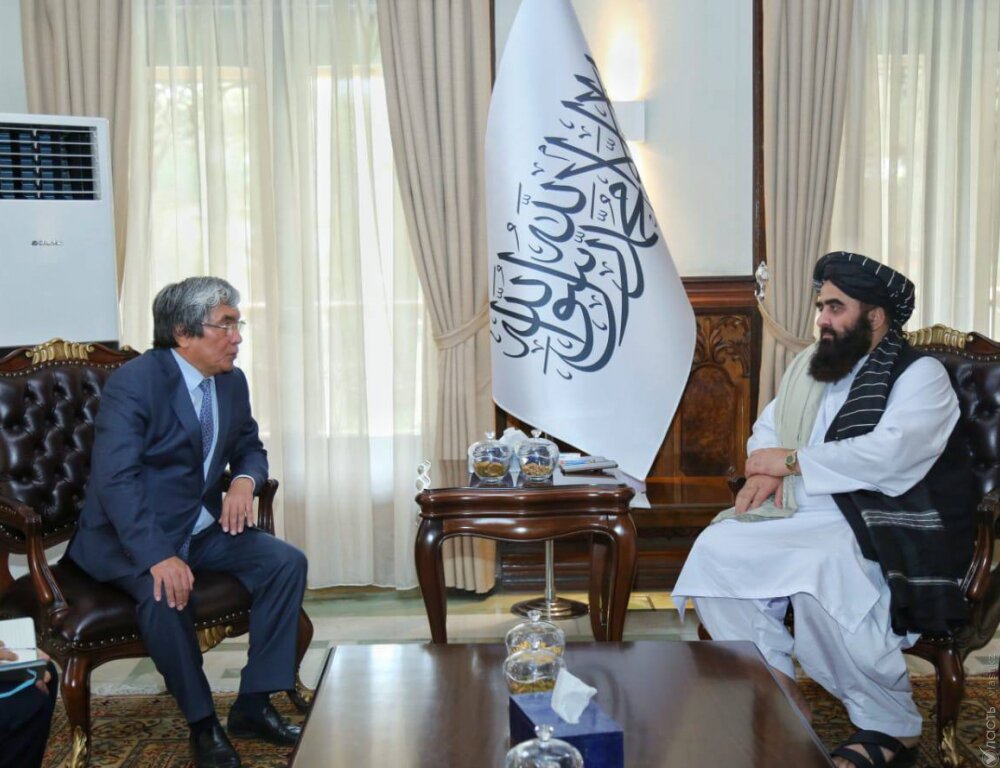Посол Казахстана встретился с представляющим «Талибан» и.о. главы МИД Афганистана 