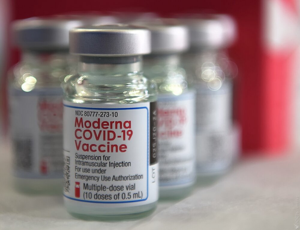 Великобритания одобрила усовершенствованную вакцину Moderna против коронавируса 