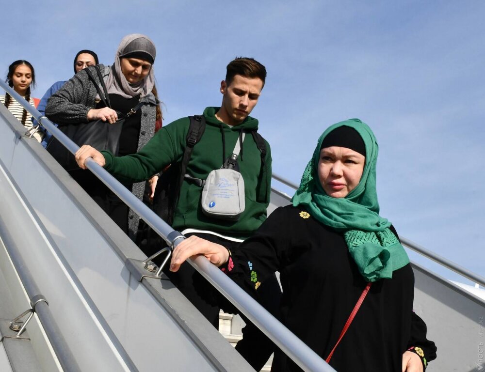 Эвакуированные из сектора Газа казахстанцы прибыли в Алматы – МИД