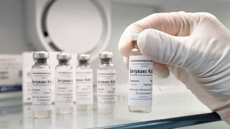 В России начали клинические испытания новой вакцины от коронавируса