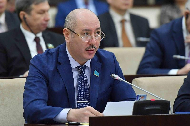 Прекращены полномочия депутата сената Нурлана Кылышбаева