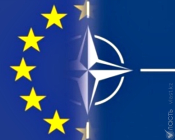 Украина отказалась от внеблокового статуса и заявила о своем желании вступить в ЕС и НАТО