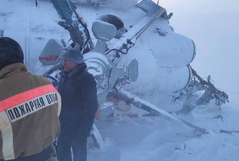 Совершивший жесткую посадку вертолет Ми-8 прошел техобслуживание месяц назад – МЧС