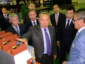Назарбаев побывал на заводе нефтяного оборудования в Актобе