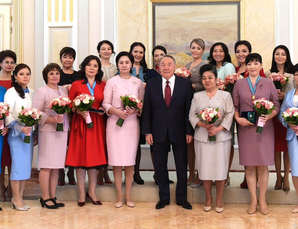Назарбаев поздравил женщин Казахстана с 8 Марта 
