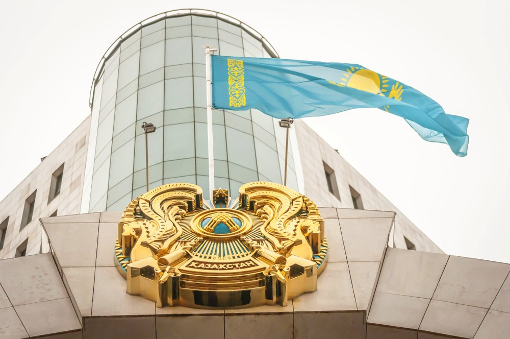 Открытое обсуждение по изменению герба Казахстана обещает спикер мажилиса