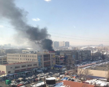 В Алматы горит  ТД строительных материалов 