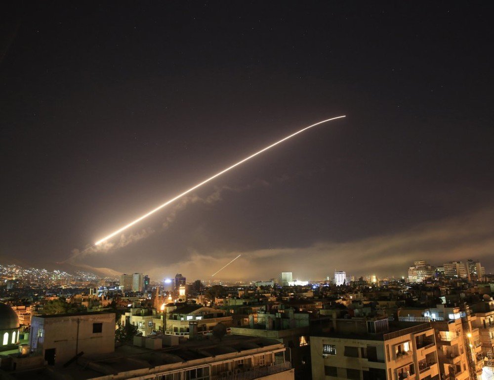 США, Великобритания и Франция провели бомбардировку Сирии 