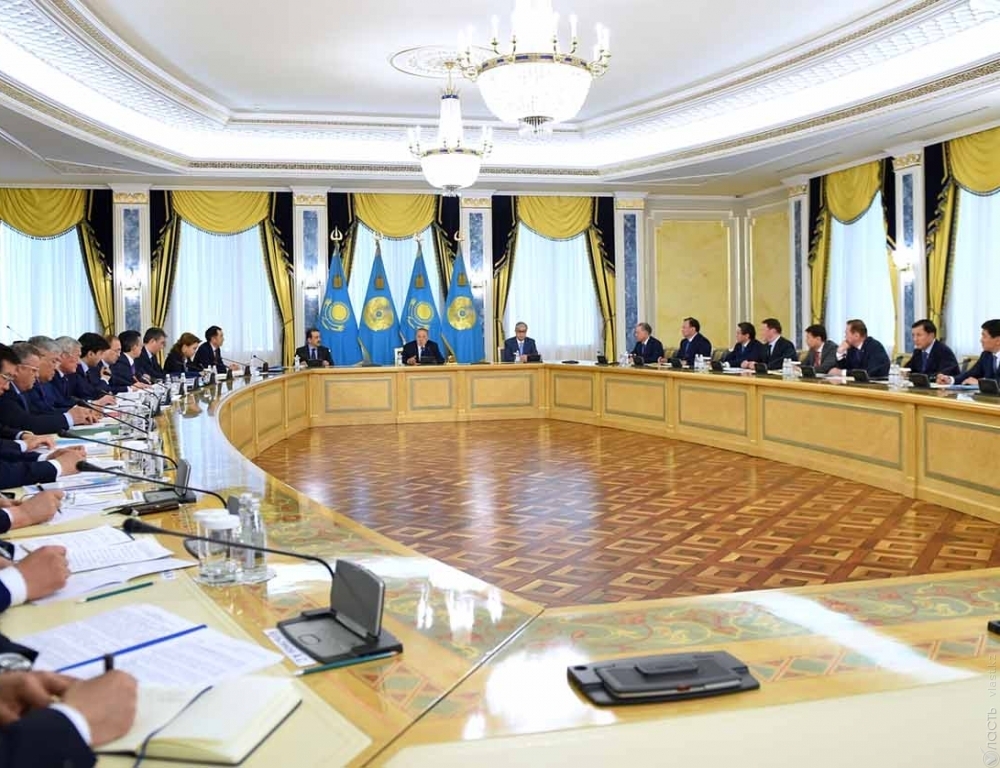 ​Назарбаев провел совещание с руководителями госорганов, областей и крупнейших городов