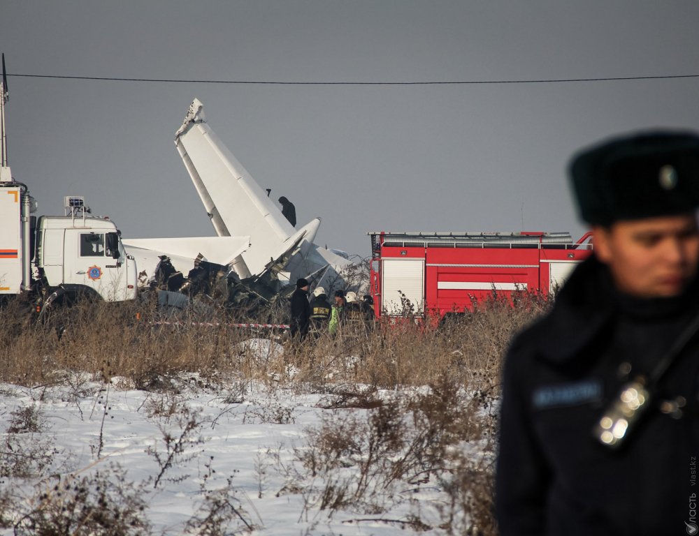 Умер второй пилот разбившегося самолета Bek Air 