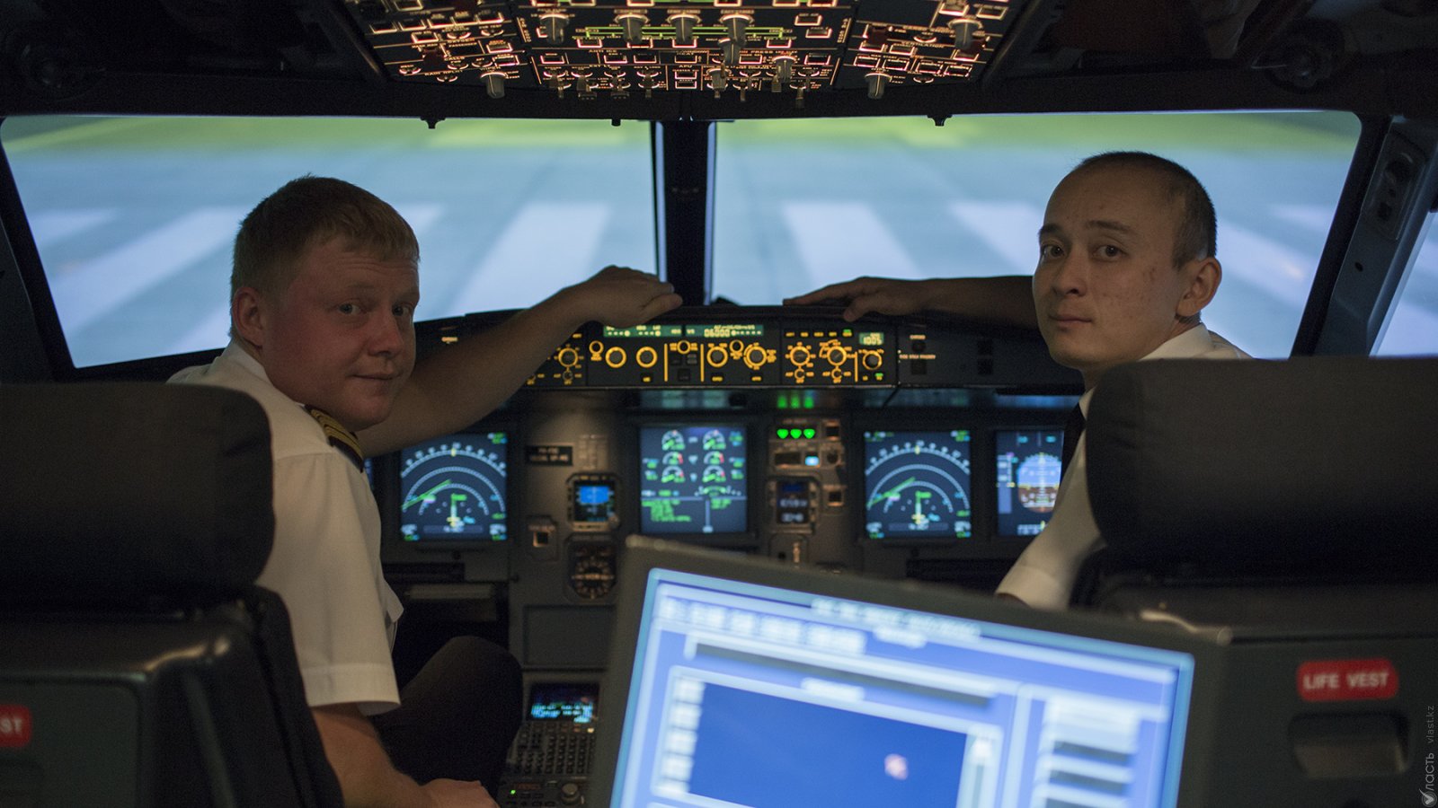 Как проходит подготовка пилотов «Эйр Астаны» в Амстердаме 