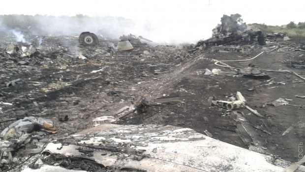 Малазийский рейс MH17: тела погибших в заложниках недоверия