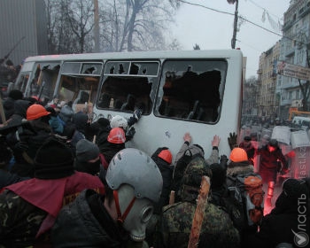 Более 70 правоохранителей пострадали в беспорядках в Киеве, около 10 демонстрантов задержаны &mdash; СМИ