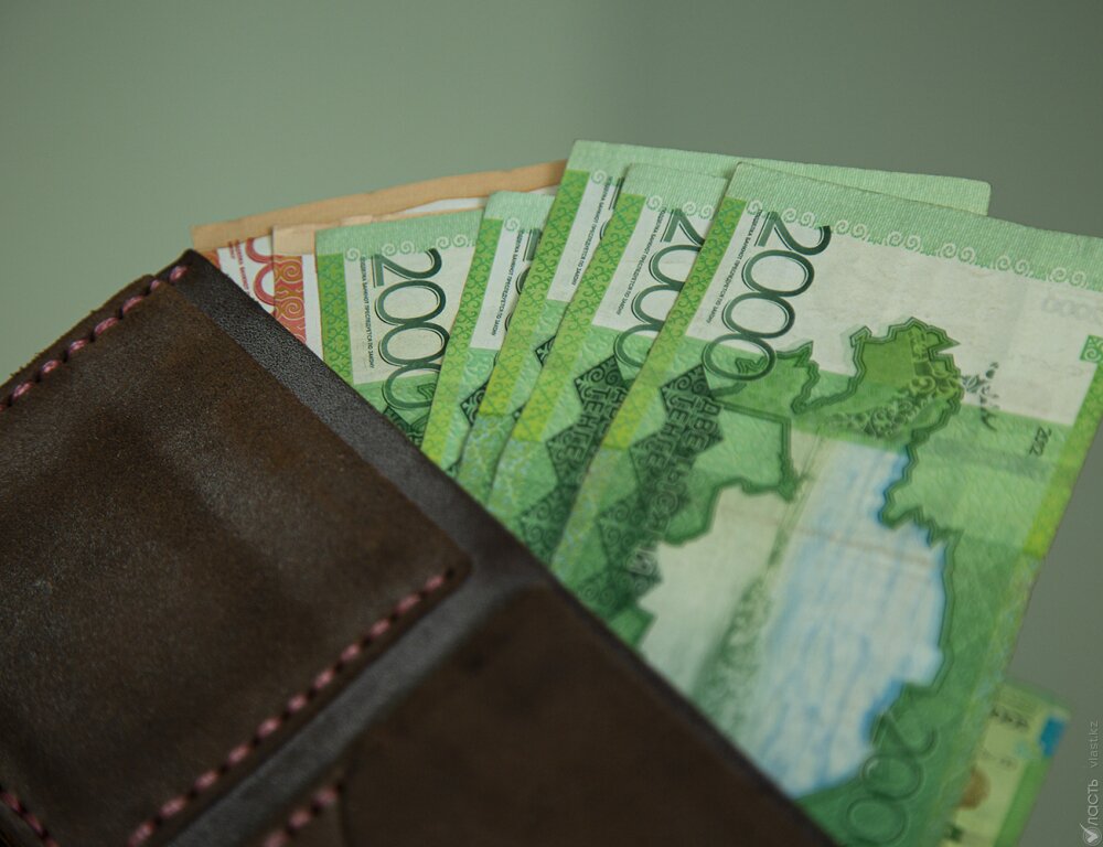 Банки обяжут списывать кредиты, оформленные на казахстанцев мошенническим путем