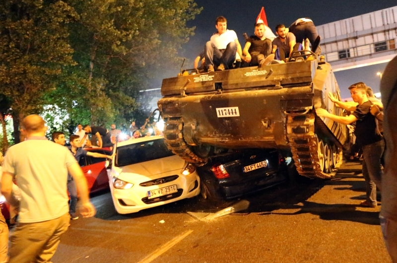 Власти Турции сообщили о почти 200 погибших при попытке переворота