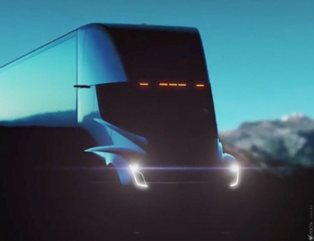 ​Илон Маск представил беспилотный грузовик Tesla