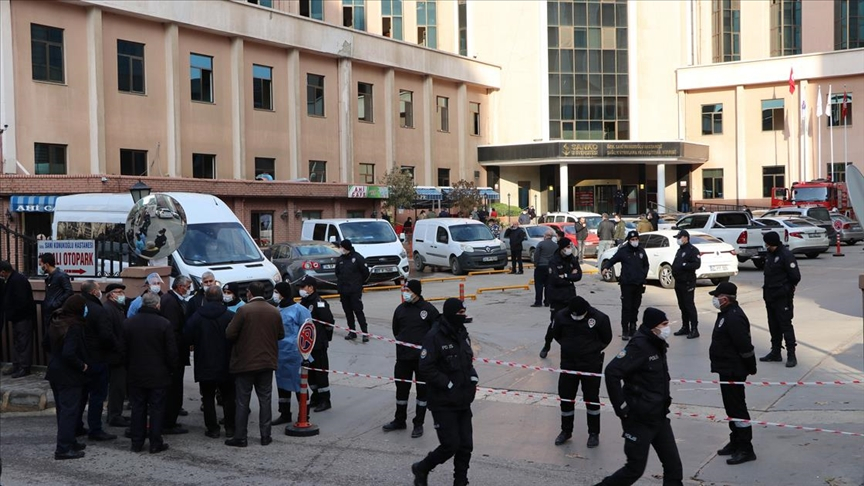 10 человек погибли при пожаре в турецкой больнице для пациентов с COVID-19