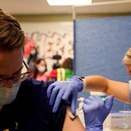 США планируют запретить въезд в страну иностранцам, привитым не одобренными ВОЗ вакцинами