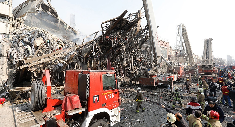 Во время обрушения высотного здания в Тегеране погибли 30 пожарных