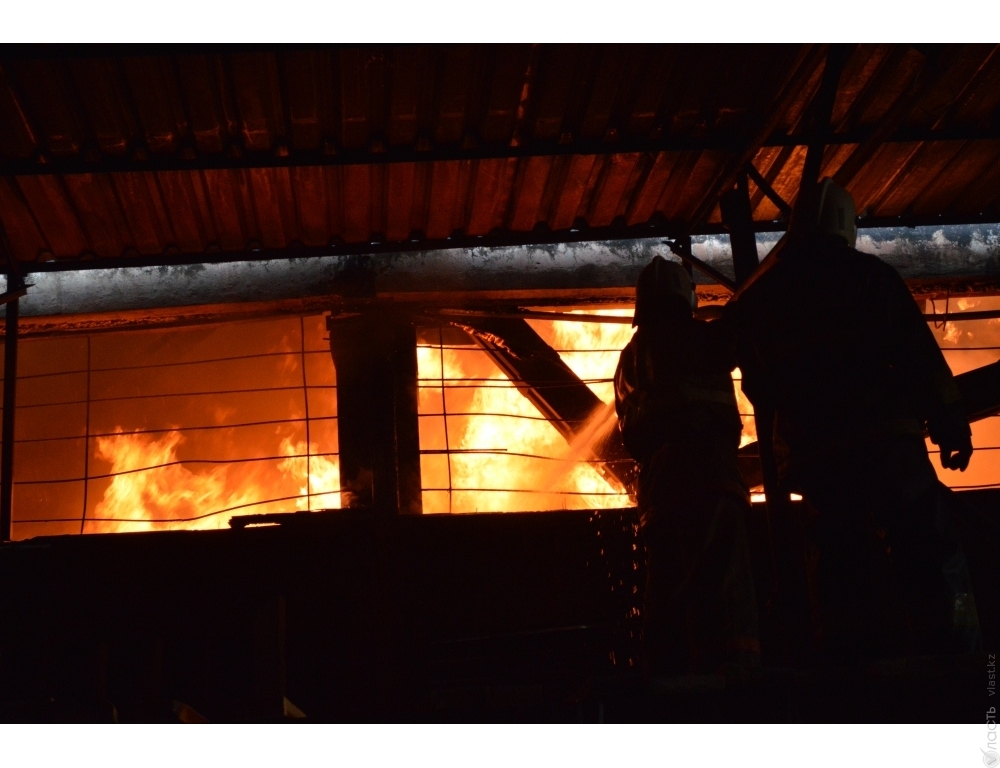 Пожар на складах рынка «Олжа» в Алматы  ликвидирован 
