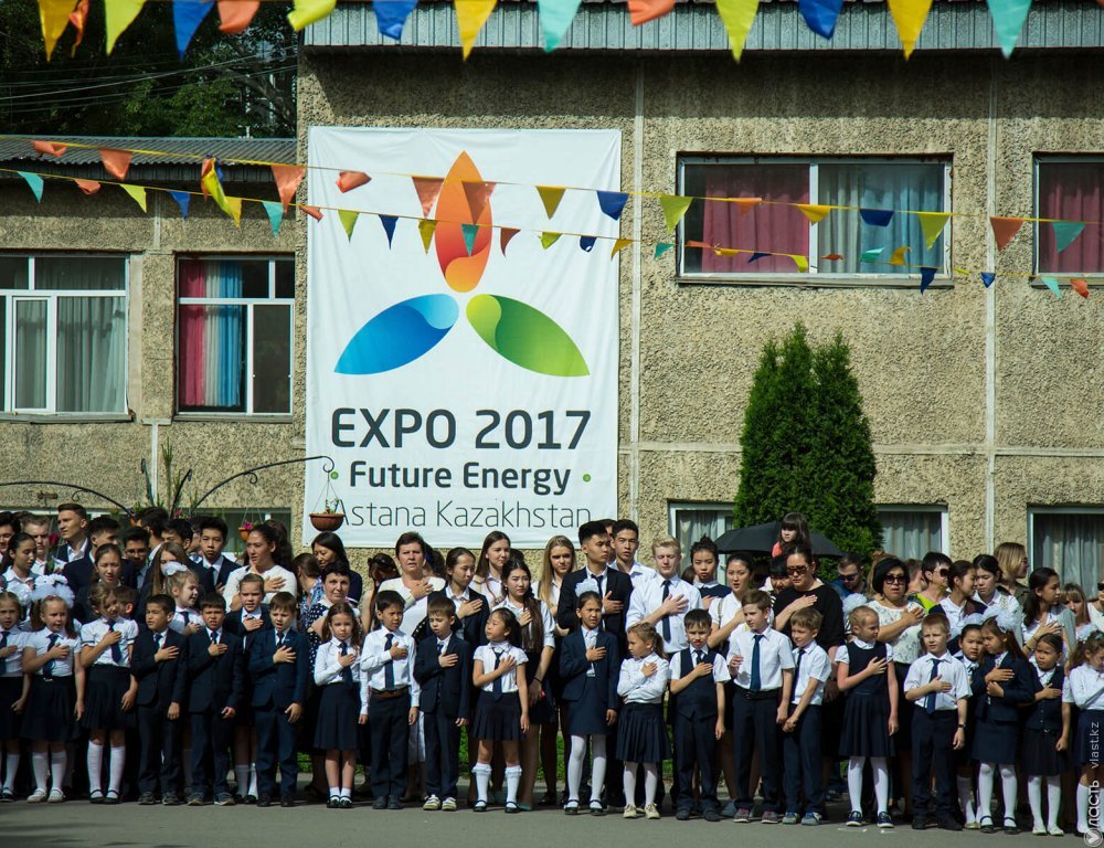Назарбаев поручил распространить систему обучения НИШ на все школы
