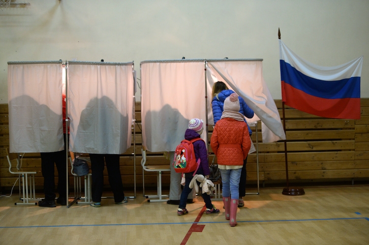 ​Явка на выборы в Госдуму в 2016 году стала самой низкой в истории России