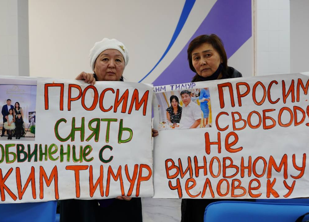 В Алматы родные подозреваемых в участии в массовых беспорядках требуют их освобождения