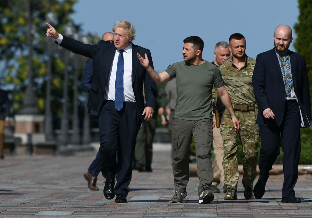 Борис Джонсон объявил о дополнительном пакете военной помощи Украине
